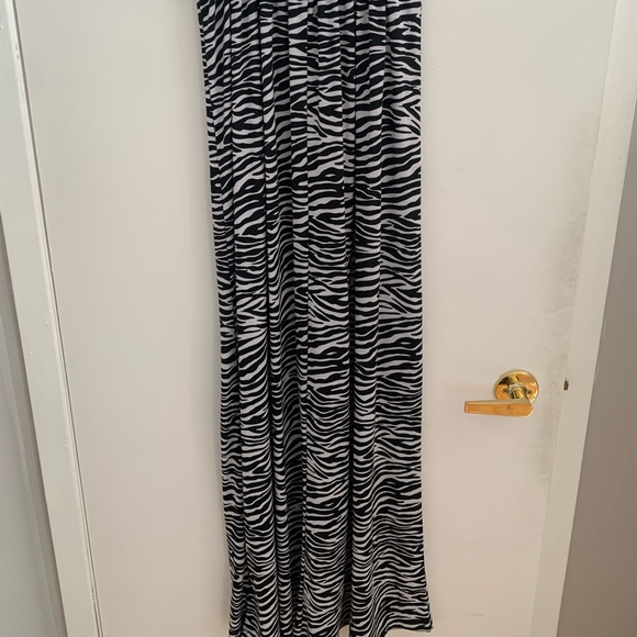 [S]👗NWOT - Zebra maxi dress - Picture 2 of 4
